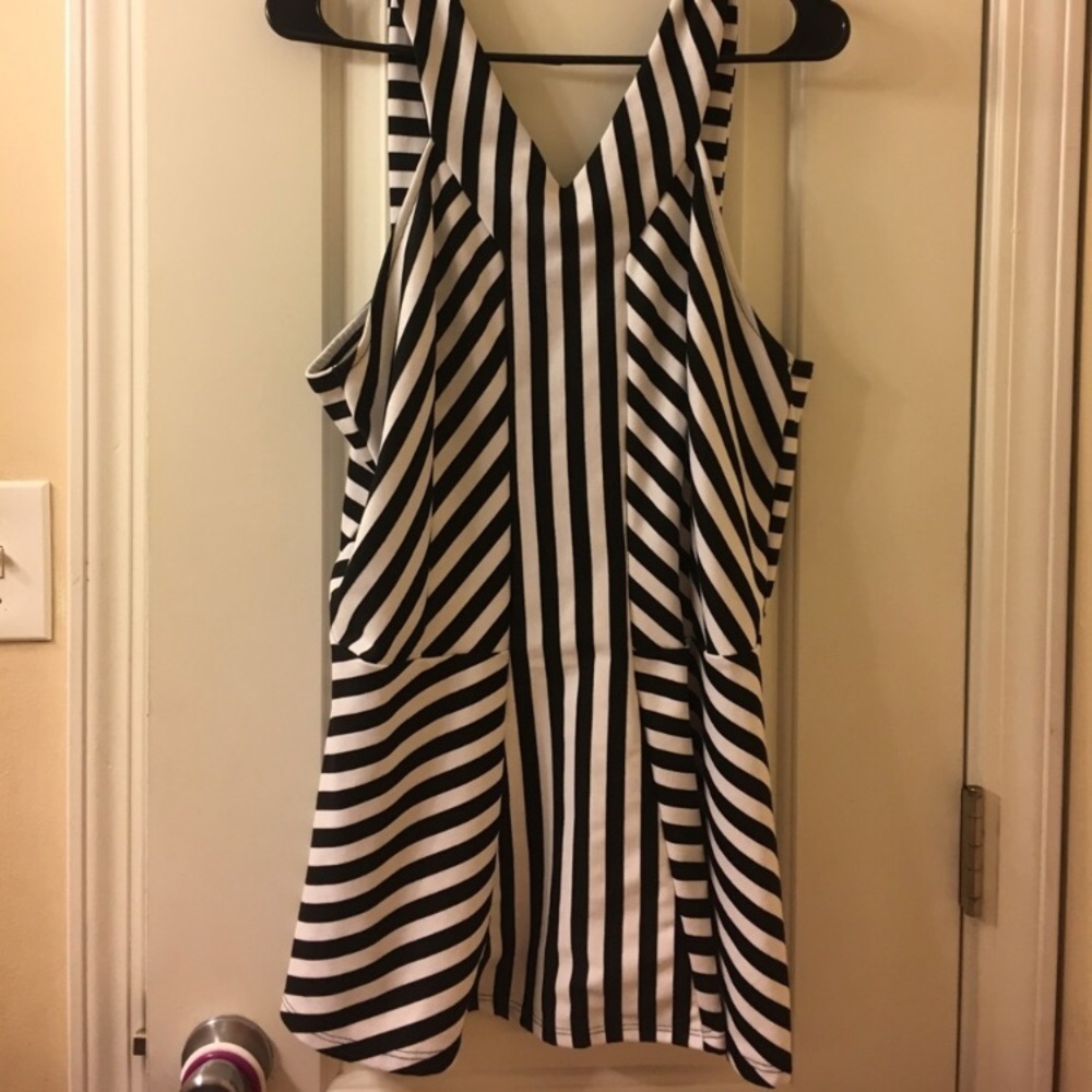 Torrid black and white peplum top